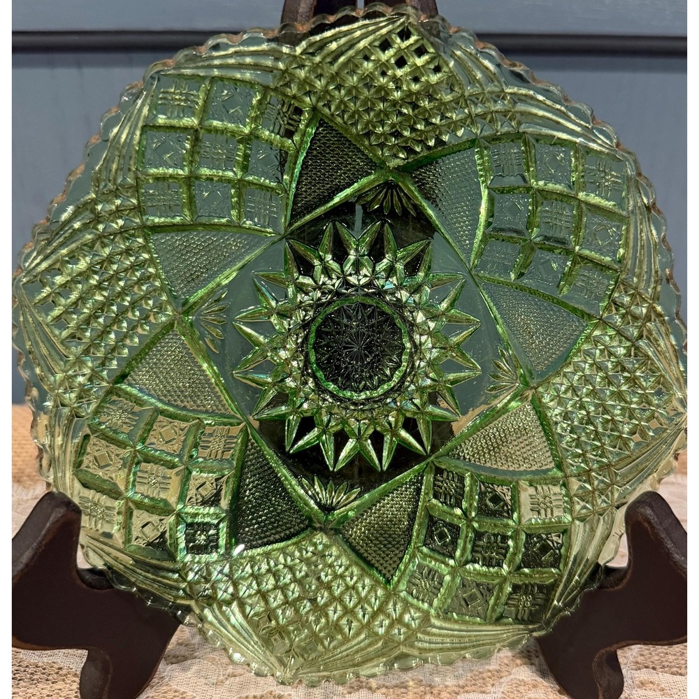 Vintage Green Pressed Glass Bowl Starburst Geometric Pattern Scalloped Edge 8in - Picture 5 of 5
